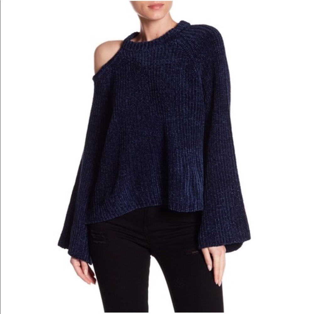 NWT 1. State Bell Sleeve Cold Shoulder Sweater